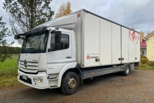 Mercedes-Benz 1524 4x2 Umpikori, perälautanostin vm.2014