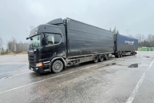 Scania R580 8x4/4-5150 tridem Nousukapellikorilla