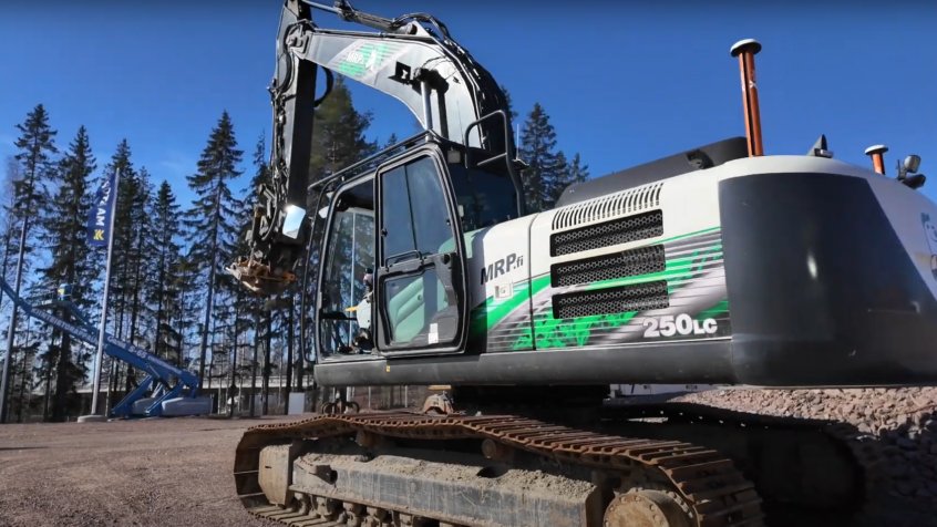 Esittelyssä upea Hitachi ZX250LC-7 telakaivukone