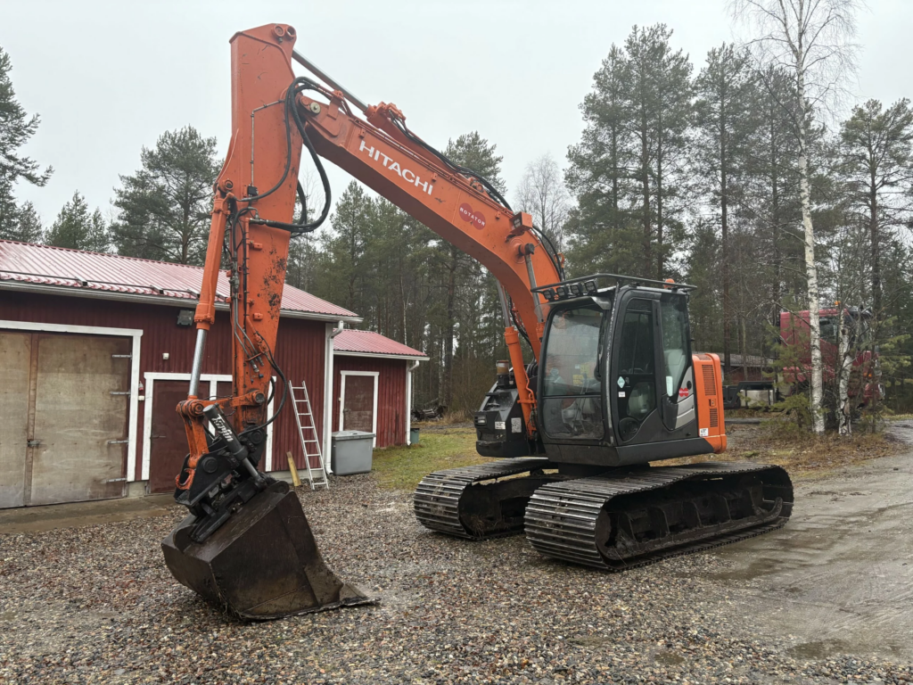 Hitachi ZX135US-5B - Maatori