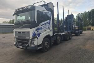 Volvo FH 16 16.1 puuauto Keslan nosturilla + Närko kärry
