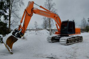 Fiat-Kobelco/Hitachi EX165LC metsävärustuksella
