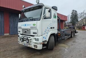 Volvo FH 12 metsäkoneritilällä