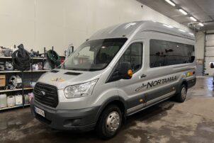 Ford Transit 13 paikkainen