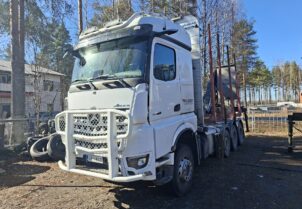 Mercedes-Benz Arocs puuauto