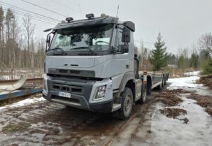 Volvo FMX 420 10X4 12.8 koneenkuljetusauto