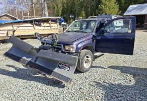 Toyota Hilux 2.4 TD auralla ja hiekottajalla