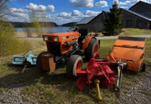 Kubota B7100D