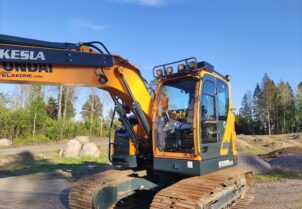 Hyundai HX 145 LCR + Kesla 24RH-3 harvesterikoura
