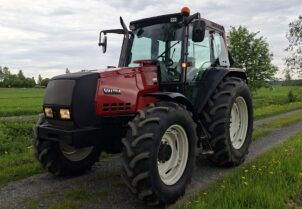 Valtra 6350 HiTech, RKP600 kuormain + kärry