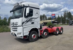 Mercedes-Benz Arocs 3263 8x4