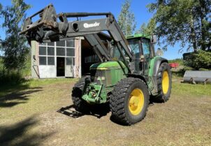 John Deere 6910 4x4 etukuormaajalla