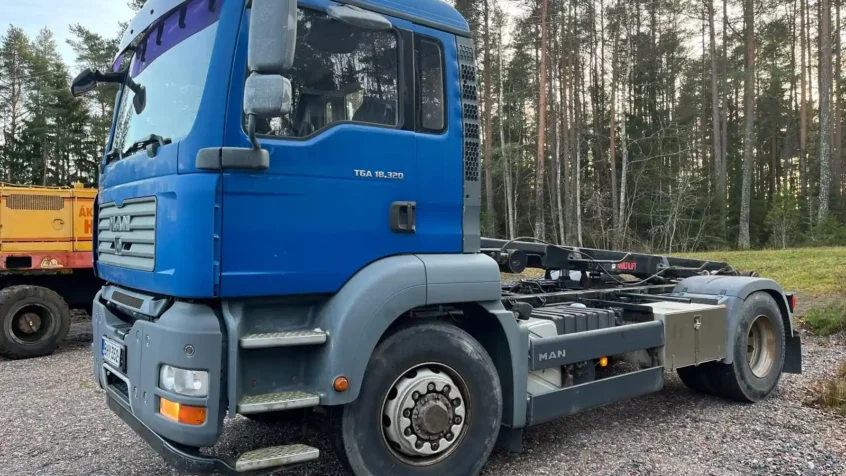 Koukkulava- vai vaihtolava-auto: kumpi sopii käyttöösi?