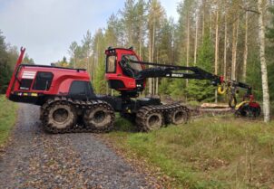Komatsu XH901XC-5 Harvesteri