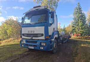 Sisu E12 metsäkoneritilällä